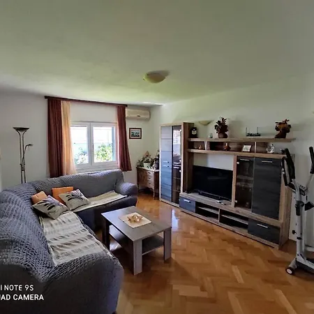 Beachfront Mastrinka With Sea View - Three Bedroom With Terrace And Sea View *