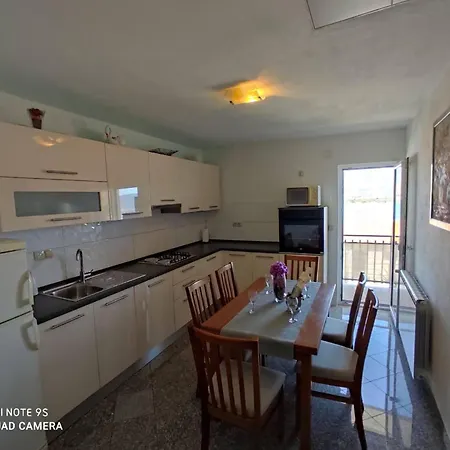 Beachfront Mastrinka With Sea View - Three Bedroom With Terrace And Sea View Apartment *
