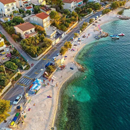 Beachfront Mastrinka With Sea View - Three Bedroom With Terrace And Sea View *
