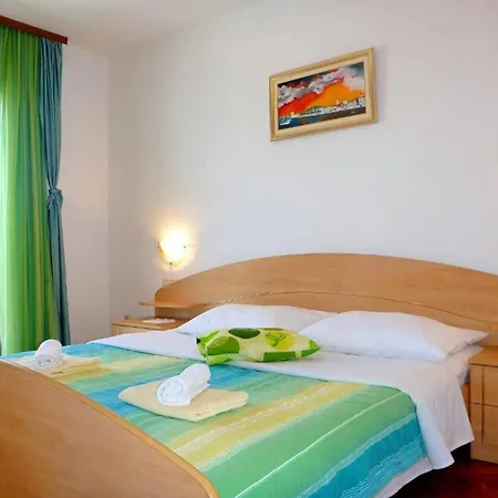 Beachfront Mastrinka With Sea View - Three Bedroom With Terrace And Sea View Apartment *