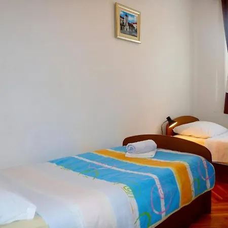 Beachfront Mastrinka With Sea View - Three Bedroom With Terrace And Sea View Διαμέρισμα Τρογκίρ